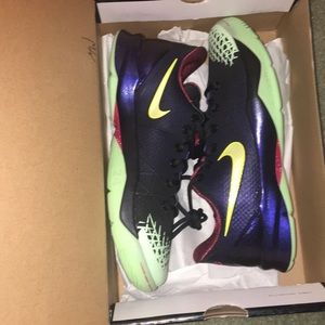 NIKE ZOOM KOBE VENOMENON 4